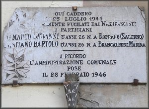 Placa original en
Piazza Vittorio Veneto, Sommariva del Bosco (Cuneo). 