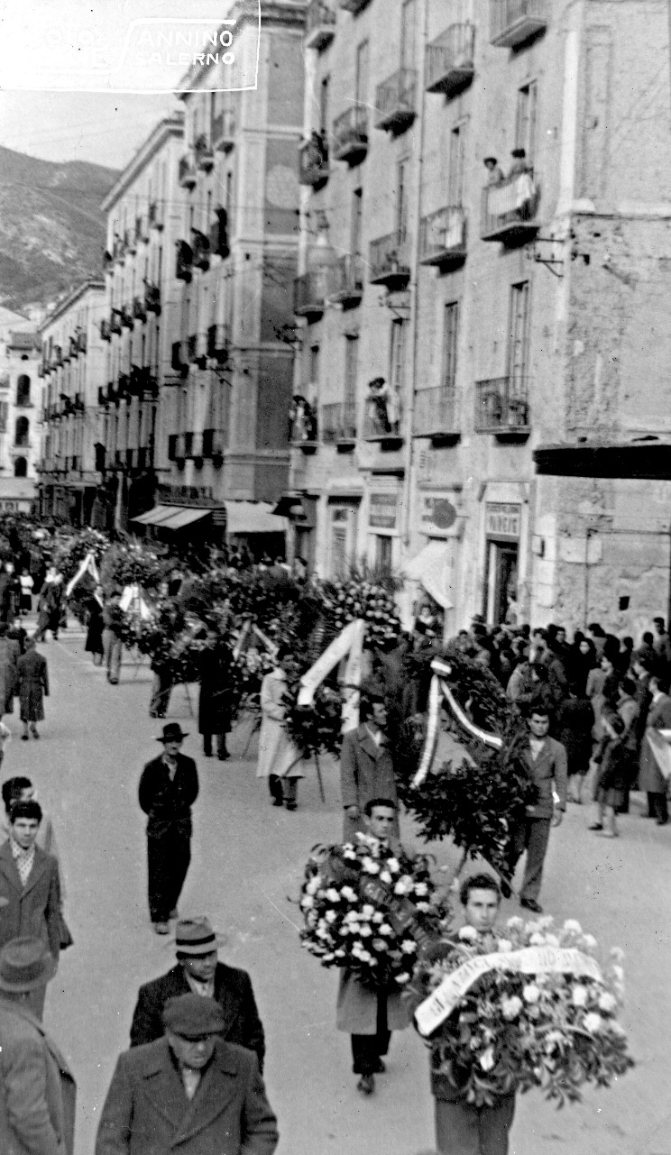 Fotografías recuperadas
del retorno de los cuerpos de los partisanos para su entierro en Salerno,
Italia, diciembre de 1948