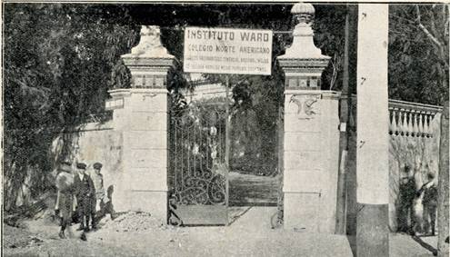 Puerta del edificio de la Avenida Rivadavia 5026